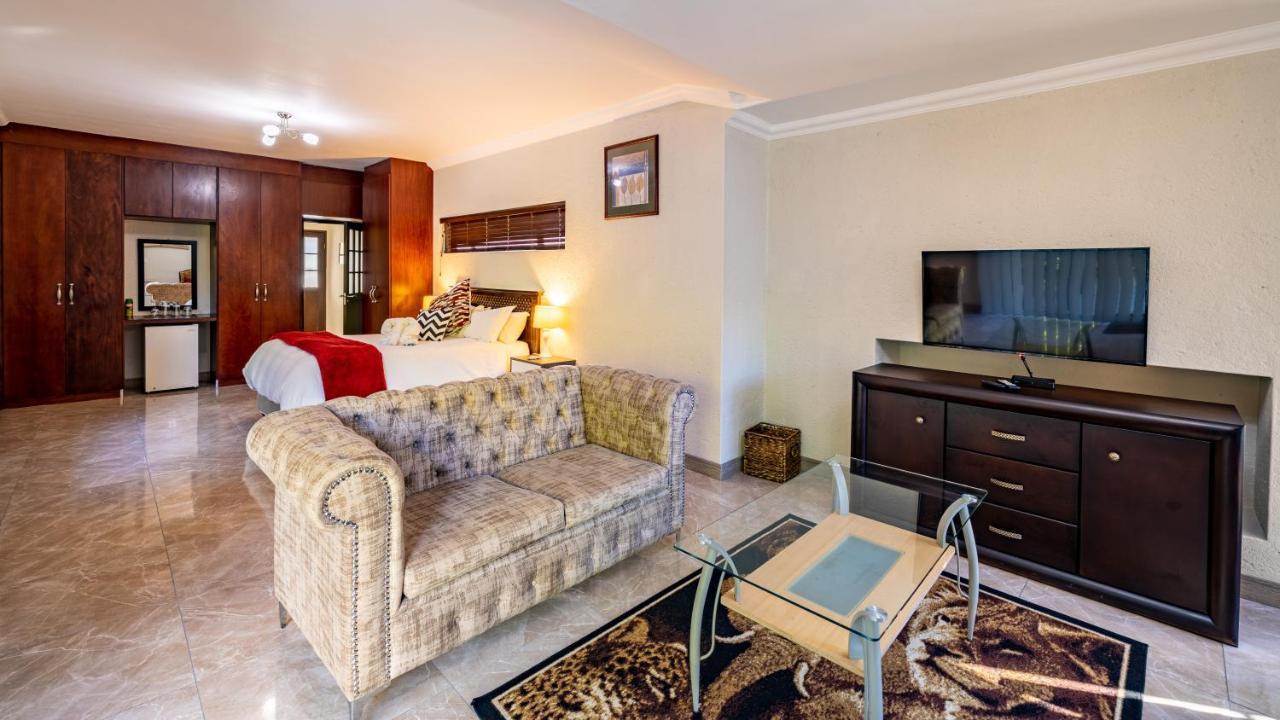 Joern'S Gaestehaus Mbombela Екстериор снимка