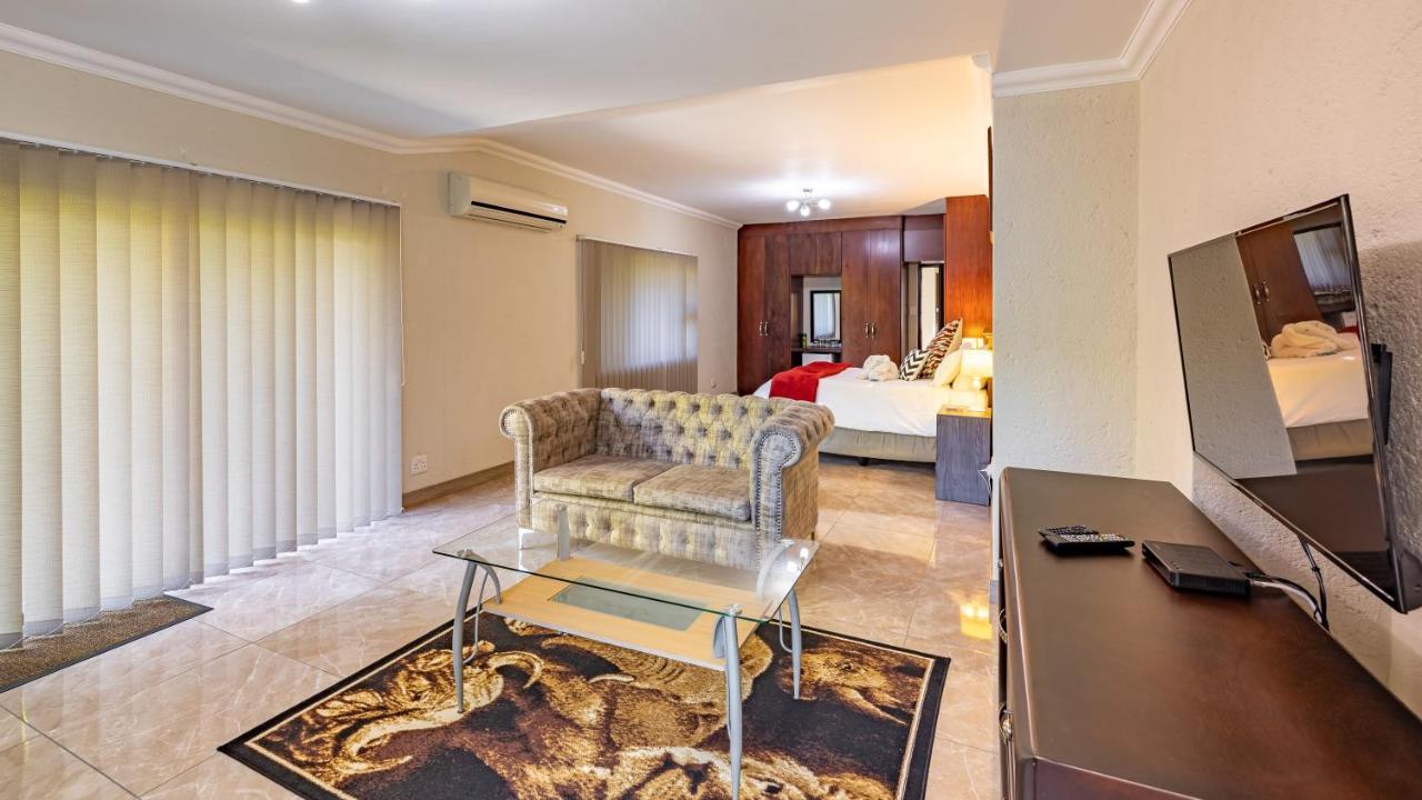 Joern'S Gaestehaus Mbombela Екстериор снимка