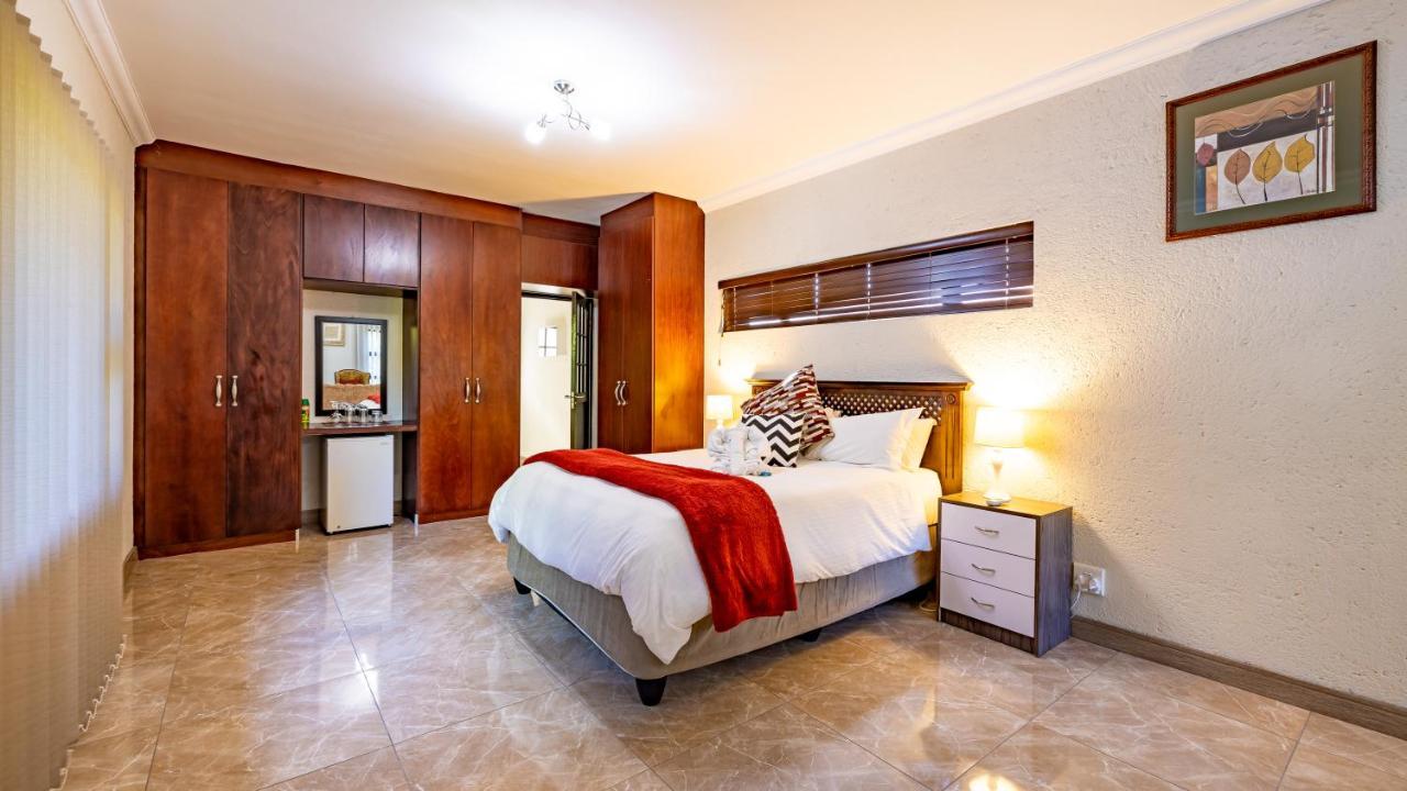 Joern'S Gaestehaus Mbombela Екстериор снимка