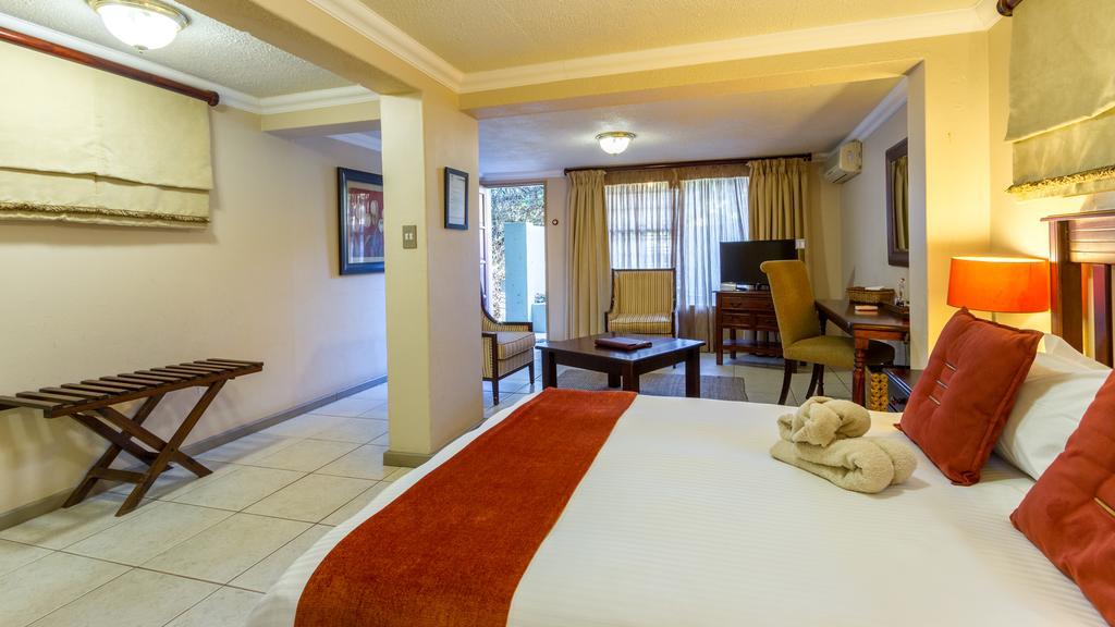 Joern'S Gaestehaus Mbombela Стая снимка