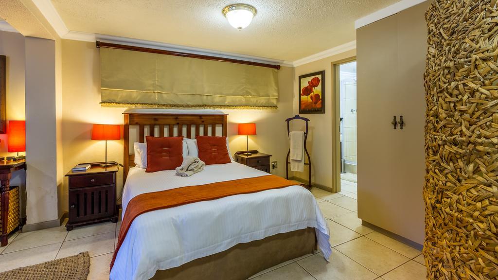 Joern'S Gaestehaus Mbombela Стая снимка