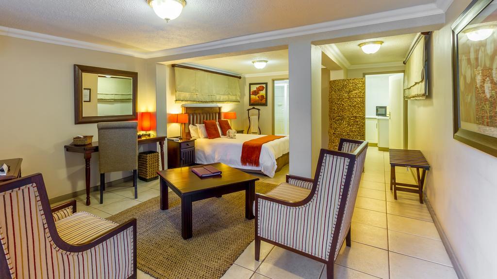 Joern'S Gaestehaus Mbombela Стая снимка