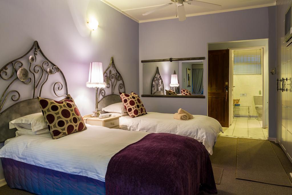 Joern'S Gaestehaus Mbombela Стая снимка